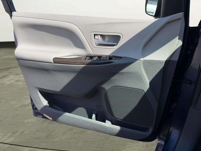 2020 Toyota Sienna XLE Automatic Access Seat FWD 7-Passenger - 23002112 - 11