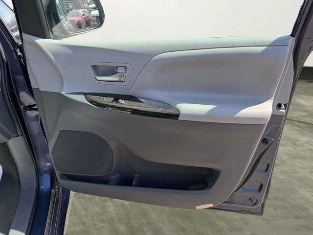 2020 Toyota Sienna XLE Automatic Access Seat FWD 7-Passenger - 23002112 - 25