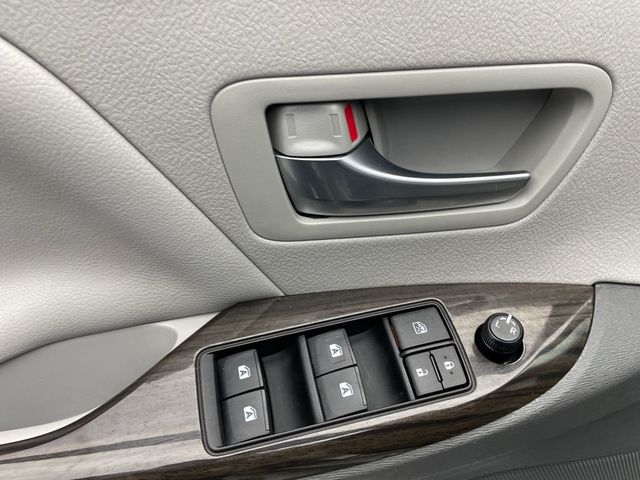 2020 Toyota Sienna XLE AWD 7-Passenger - 22995943 - 9