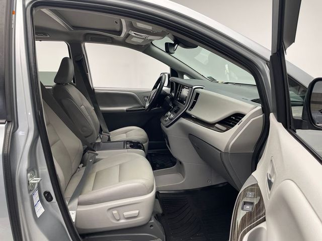 2020 Toyota Sienna XLE AWD 7-Passenger - 22995943 - 16