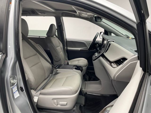 2020 Toyota Sienna XLE AWD 7-Passenger - 22995943 - 17