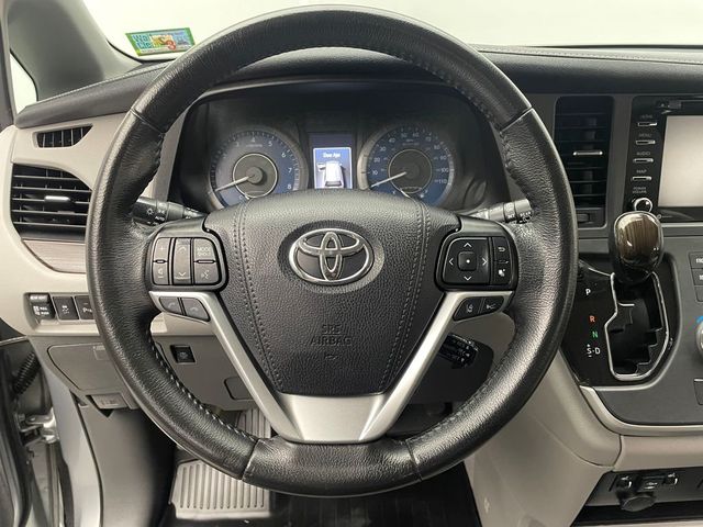 2020 Toyota Sienna XLE AWD 7-Passenger - 22995943 - 20
