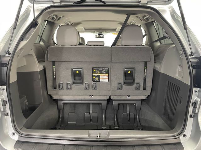2020 Toyota Sienna XLE AWD 7-Passenger - 22995943 - 37