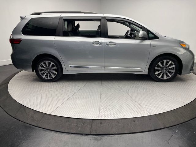 2020 Toyota Sienna XLE AWD 7-Passenger - 22995943 - 3