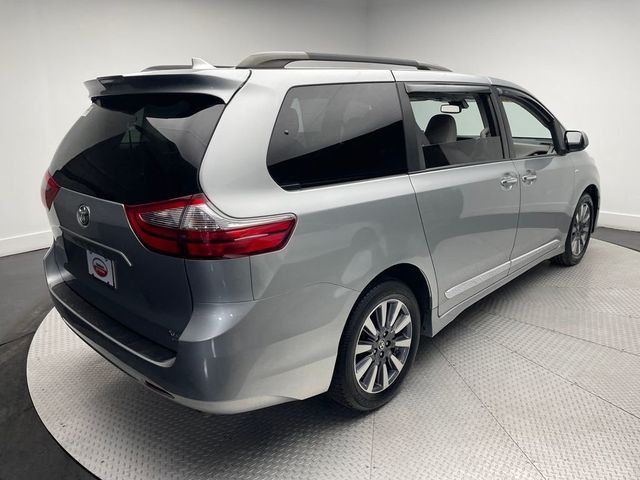 2020 Toyota Sienna XLE AWD 7-Passenger - 22995943 - 4