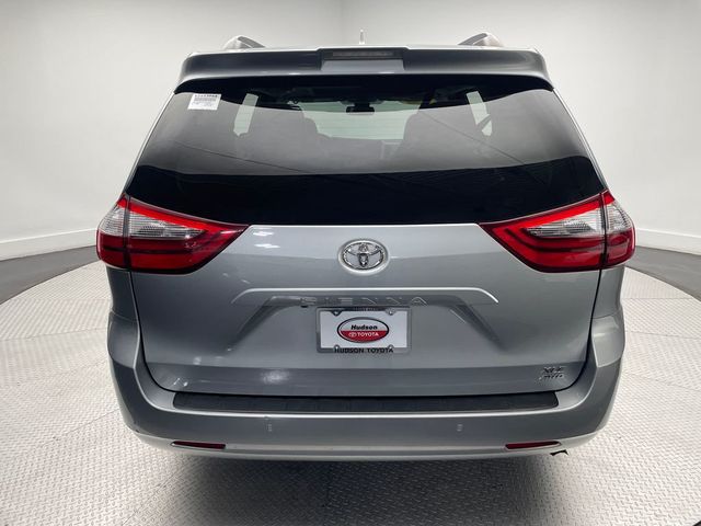 2020 Toyota Sienna XLE AWD 7-Passenger - 22995943 - 5