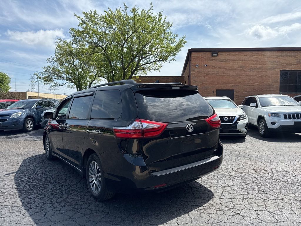 2020 Toyota Sienna XLE FWD 8-Passenger - 23029108 - 2