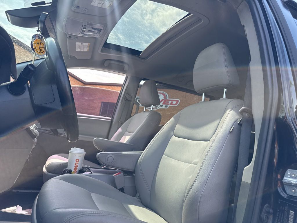 2020 Toyota Sienna XLE FWD 8-Passenger - 23029108 - 4