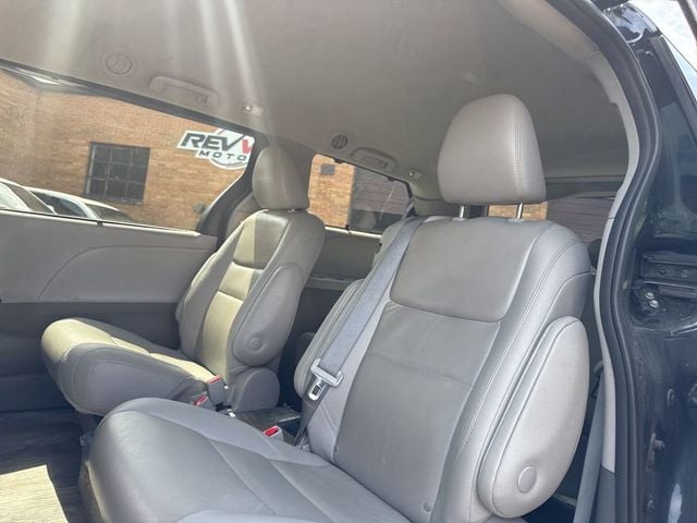 2020 Toyota Sienna XLE FWD 8-Passenger - 23029108 - 5