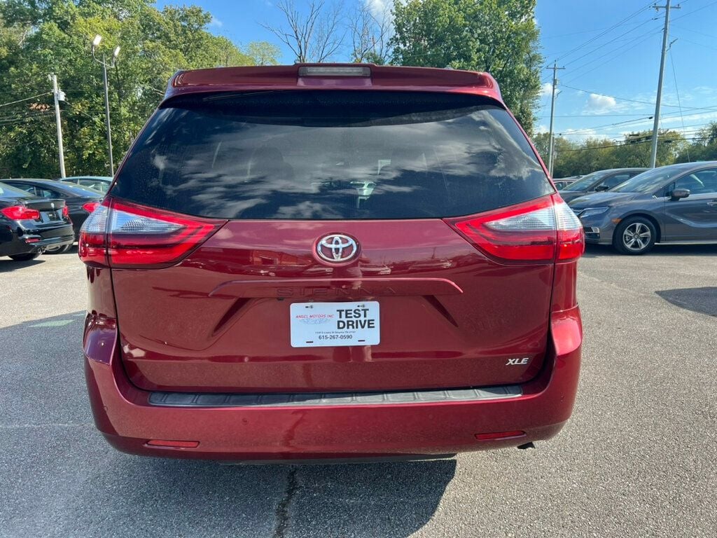 2020 Toyota Sienna XLE FWD 8-Passenger - 22619355 - 3