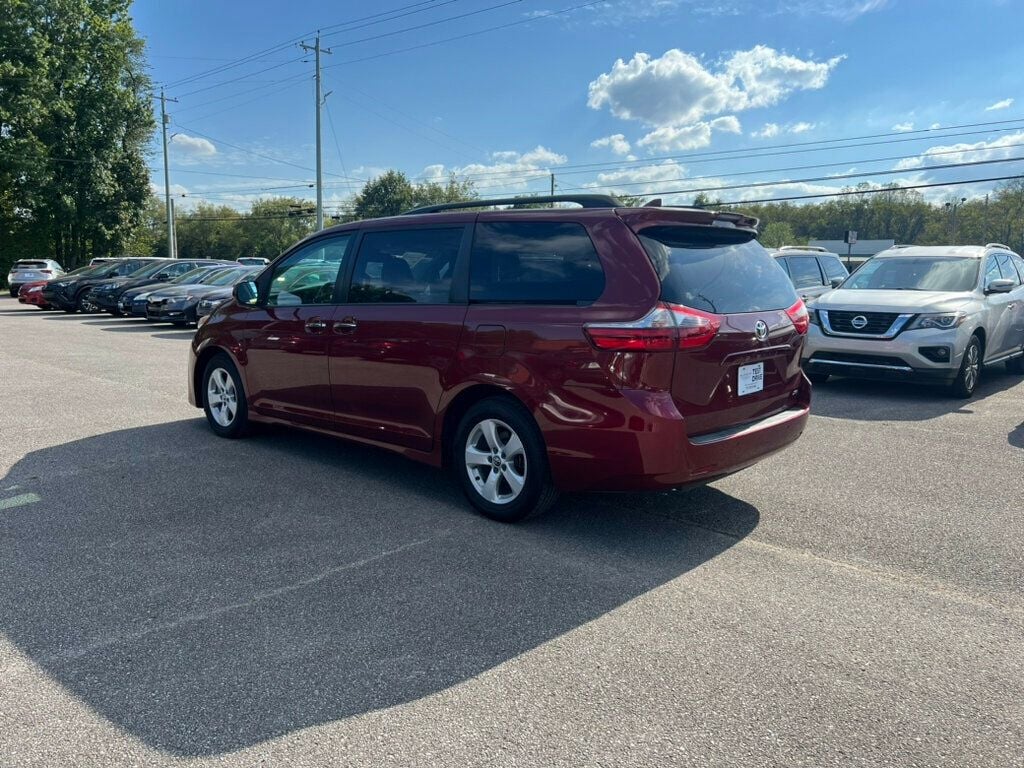 2020 Toyota Sienna XLE FWD 8-Passenger - 22619355 - 6