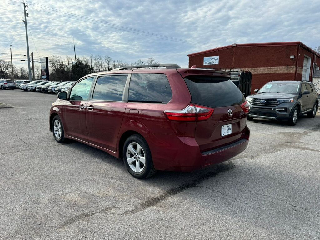 2020 Toyota Sienna XLE FWD 8-Passenger - 22773899 - 3