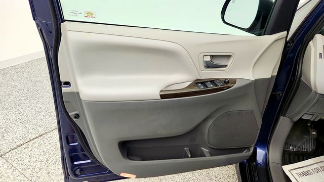 2020 Toyota Sienna XLE FWD 8-Seater - 23013656 - 10