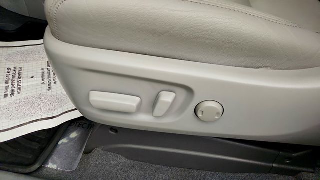 2020 Toyota Sienna XLE FWD 8-Seater - 23013656 - 11