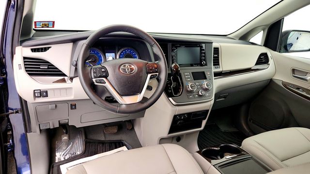 2020 Toyota Sienna XLE FWD 8-Seater - 23013656 - 12