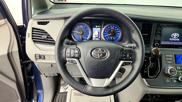 2020 Toyota Sienna XLE FWD 8-Seater - 23013656 - 13