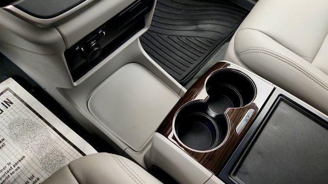 2020 Toyota Sienna XLE FWD 8-Seater - 23013656 - 16