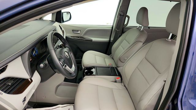 2020 Toyota Sienna XLE FWD 8-Seater - 23013656 - 19
