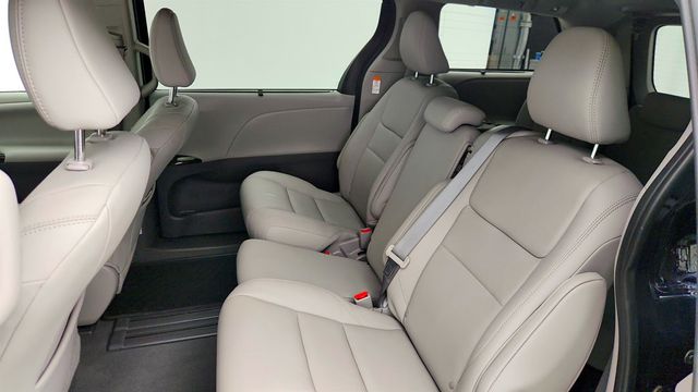 2020 Toyota Sienna XLE FWD 8-Seater - 23013656 - 20