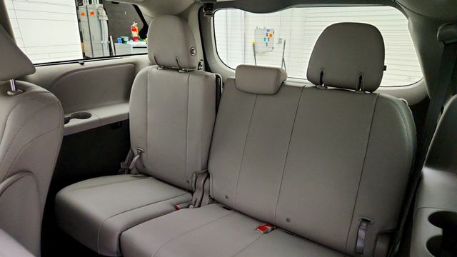 2020 Toyota Sienna XLE FWD 8-Seater - 23013656 - 21