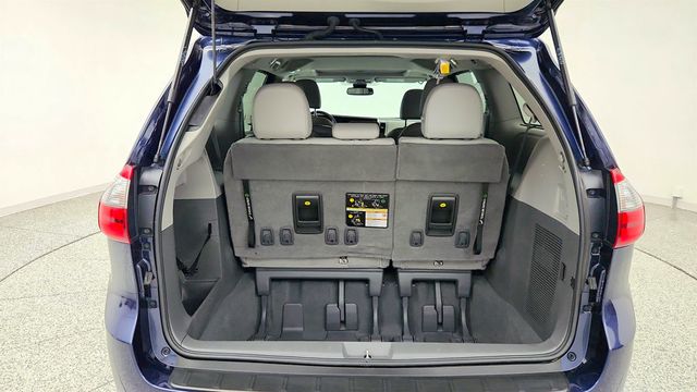 2020 Toyota Sienna XLE FWD 8-Seater - 23013656 - 22