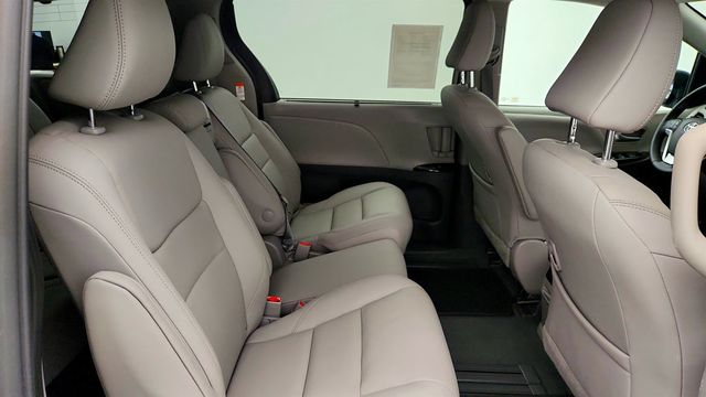 2020 Toyota Sienna XLE FWD 8-Seater - 23013656 - 23