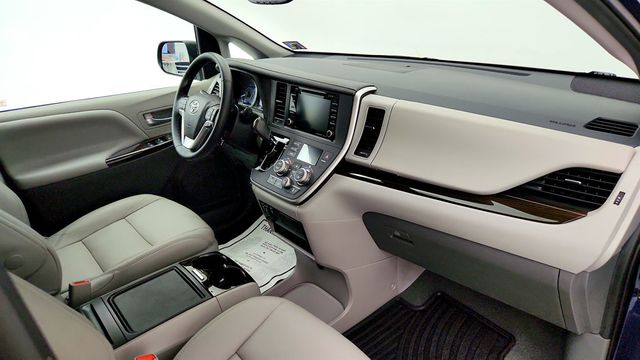 2020 Toyota Sienna XLE FWD 8-Seater - 23013656 - 25