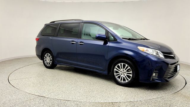 2020 Toyota Sienna XLE FWD 8-Seater - 23013656 - 2
