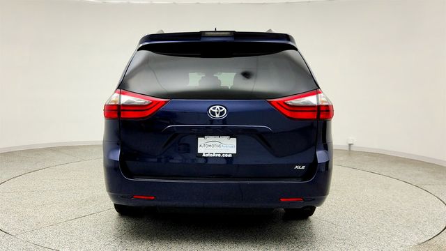 2020 Toyota Sienna XLE FWD 8-Seater - 23013656 - 5