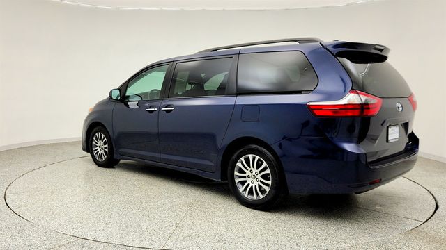 2020 Toyota Sienna XLE FWD 8-Seater - 23013656 - 6
