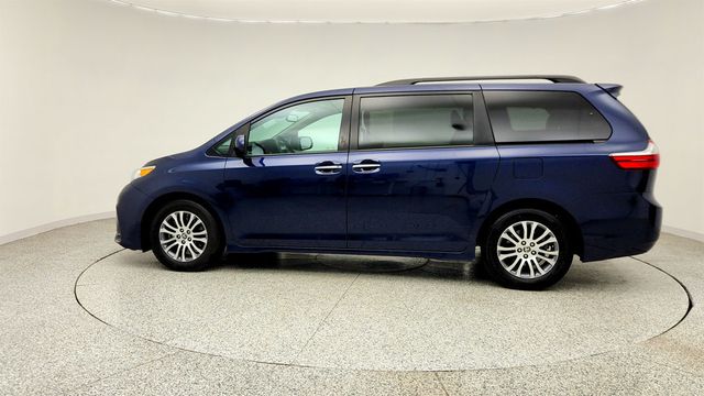 2020 Toyota Sienna XLE FWD 8-Seater - 23013656 - 7