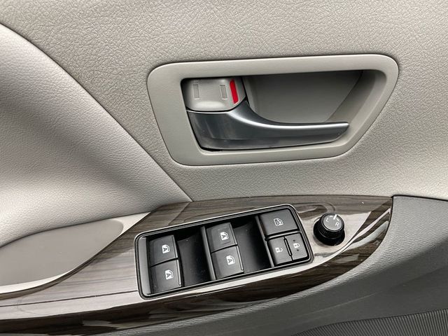 2020 Toyota Sienna XLE Premium AWD 7-Passenger - 23014957 - 9
