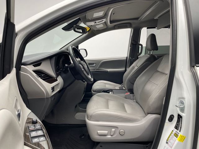 2020 Toyota Sienna XLE Premium AWD 7-Passenger - 23014957 - 11