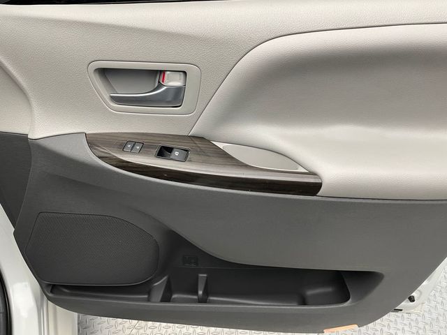 2020 Toyota Sienna XLE Premium AWD 7-Passenger - 23014957 - 14