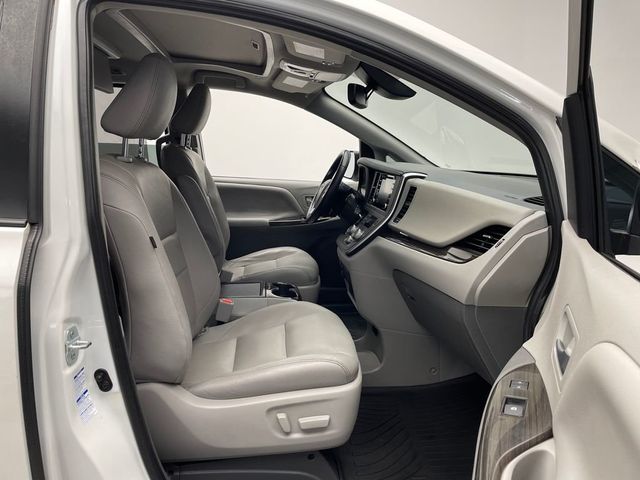 2020 Toyota Sienna XLE Premium AWD 7-Passenger - 23014957 - 16