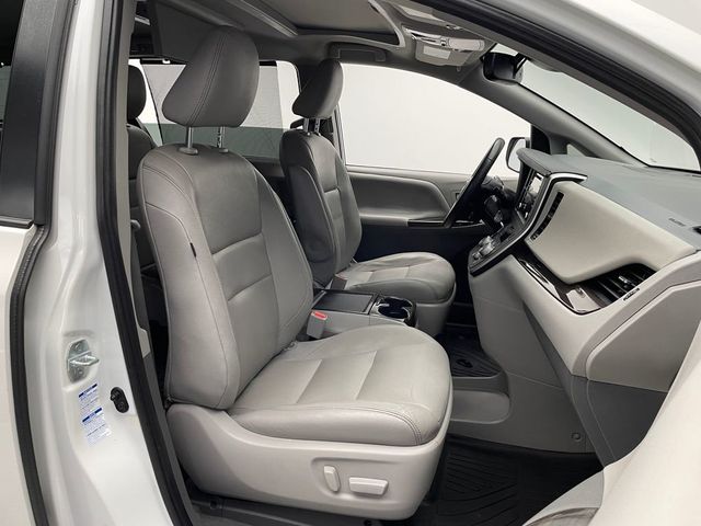 2020 Toyota Sienna XLE Premium AWD 7-Passenger - 23014957 - 17