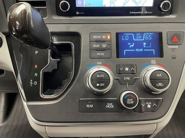 2020 Toyota Sienna XLE Premium AWD 7-Passenger - 23014957 - 27