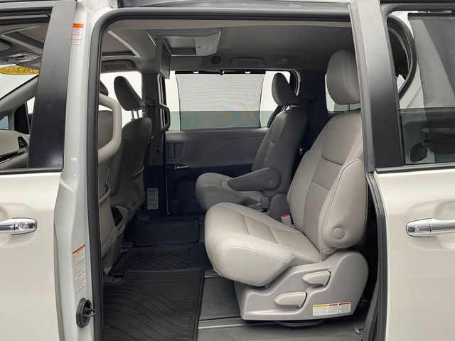 2020 Toyota Sienna XLE Premium AWD 7-Passenger - 23014957 - 33