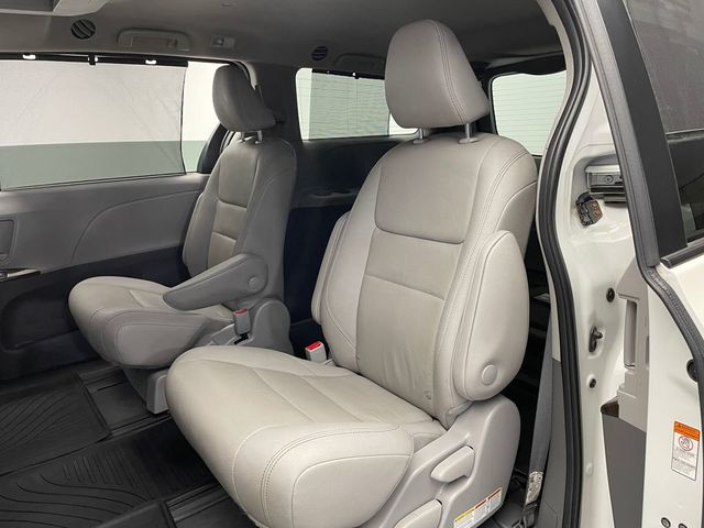2020 Toyota Sienna XLE Premium AWD 7-Passenger - 23014957 - 34