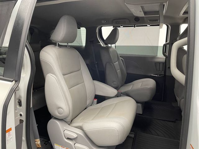 2020 Toyota Sienna XLE Premium AWD 7-Passenger - 23014957 - 37