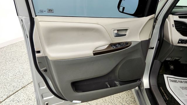 2020 Toyota Sienna XLE Premium AWD 7-Seater - 23035330 - 9