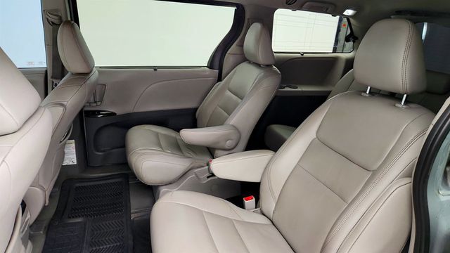 2020 Toyota Sienna XLE Premium AWD 7-Seater - 23035330 - 21