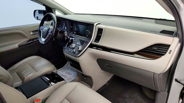 2020 Toyota Sienna XLE Premium AWD 7-Seater - 23035330 - 26