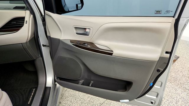 2020 Toyota Sienna XLE Premium AWD 7-Seater - 23035330 - 27