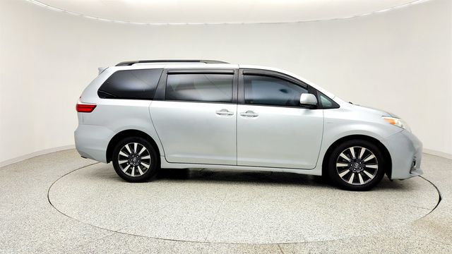 2020 Toyota Sienna XLE Premium AWD 7-Seater - 23035330 - 3