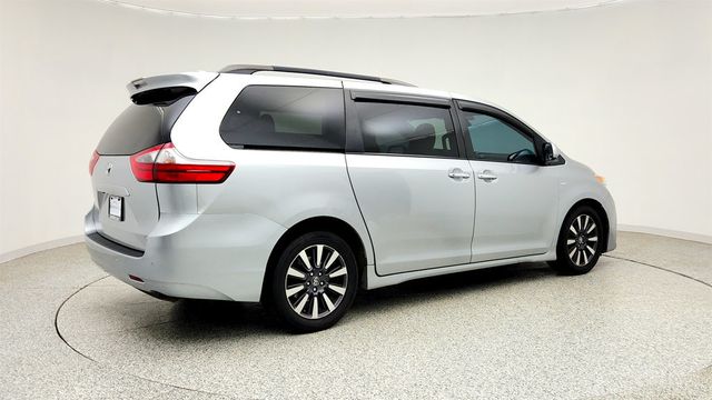 2020 Toyota Sienna XLE Premium AWD 7-Seater - 23035330 - 4