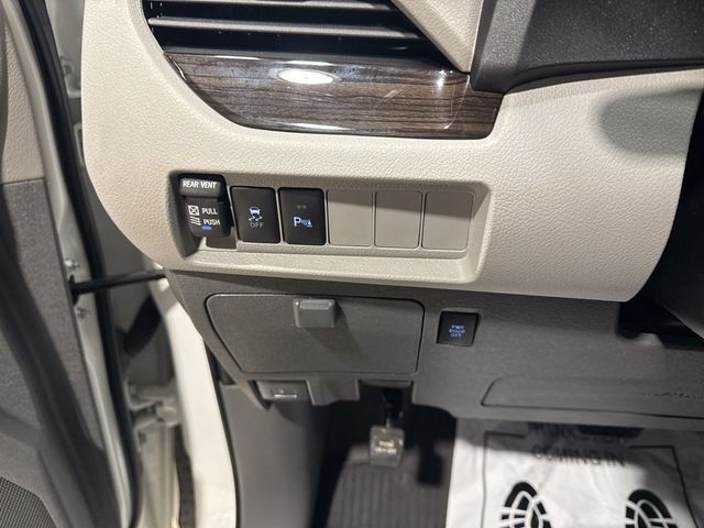 2020 Toyota Sienna XLE Premium FWD 8-Passenger - 22980532 - 13