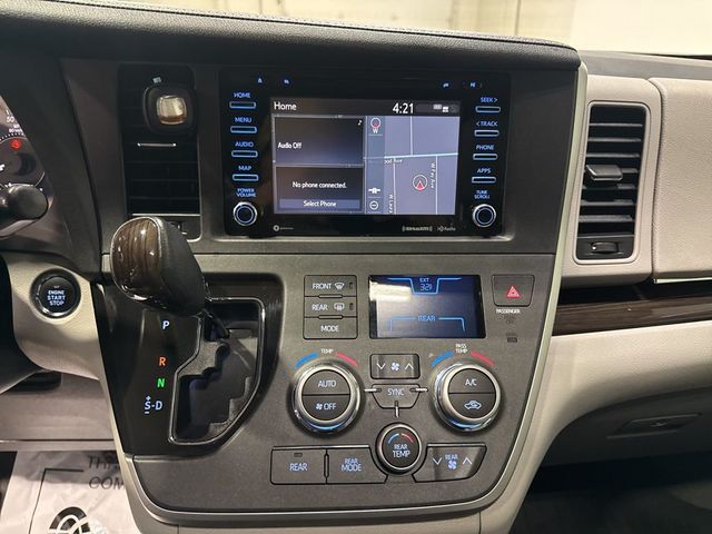 2020 Toyota Sienna XLE Premium FWD 8-Passenger - 22980532 - 16