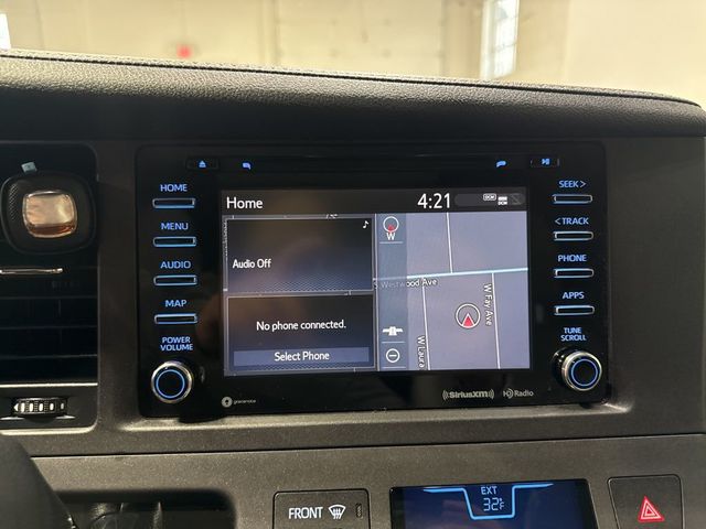 2020 Toyota Sienna XLE Premium FWD 8-Passenger - 22980532 - 17