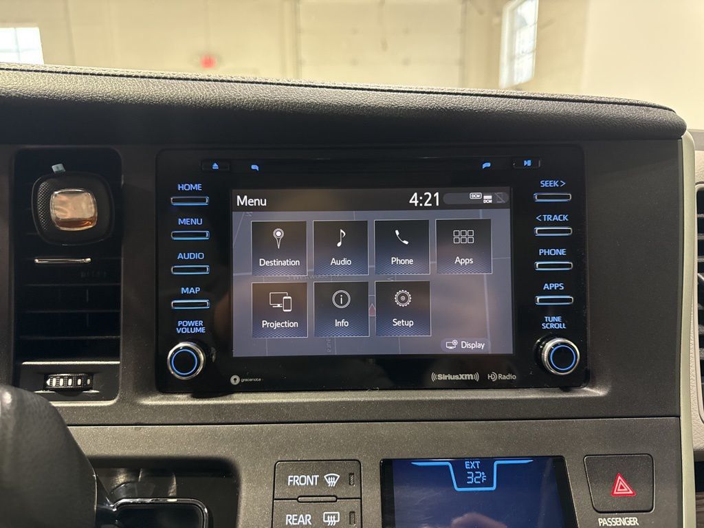 2020 Toyota Sienna XLE Premium FWD 8-Passenger - 22980532 - 18